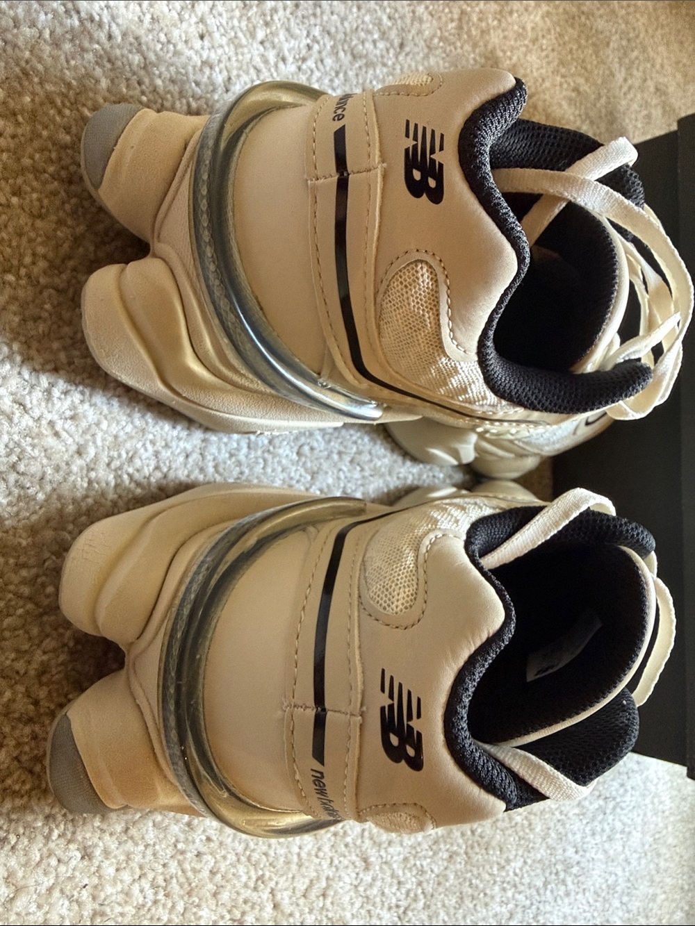 New Balance 9060 Turtledove Cream & Black Sneakers Excellent Condition W/Box - Picture 4 of 12